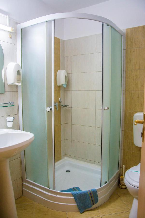 Hotel Riga Arad Bagian luar foto