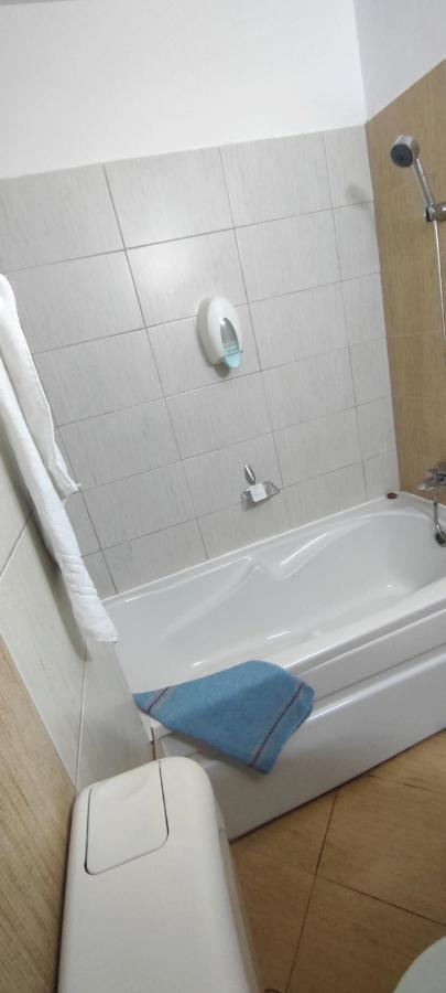 Hotel Riga Arad Bagian luar foto