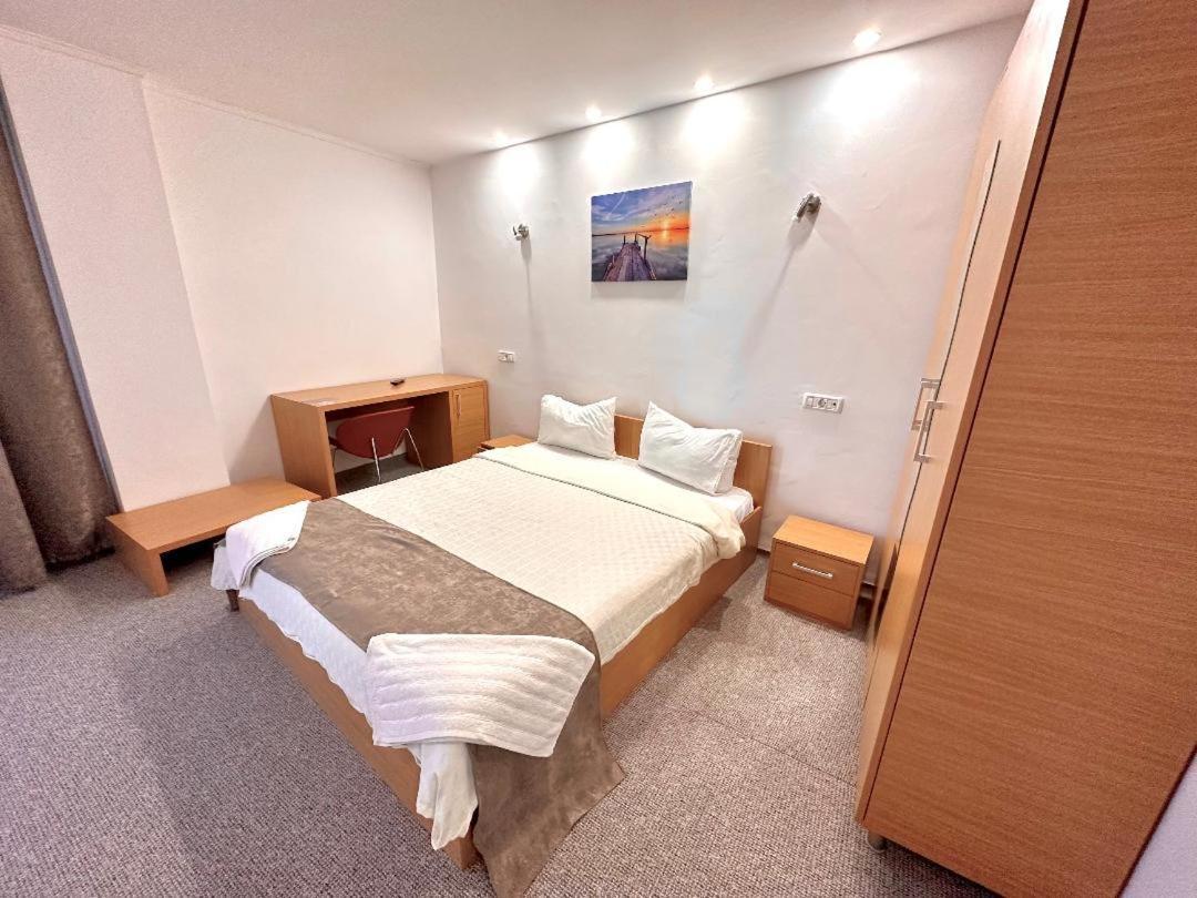 Hotel Riga Arad Bagian luar foto