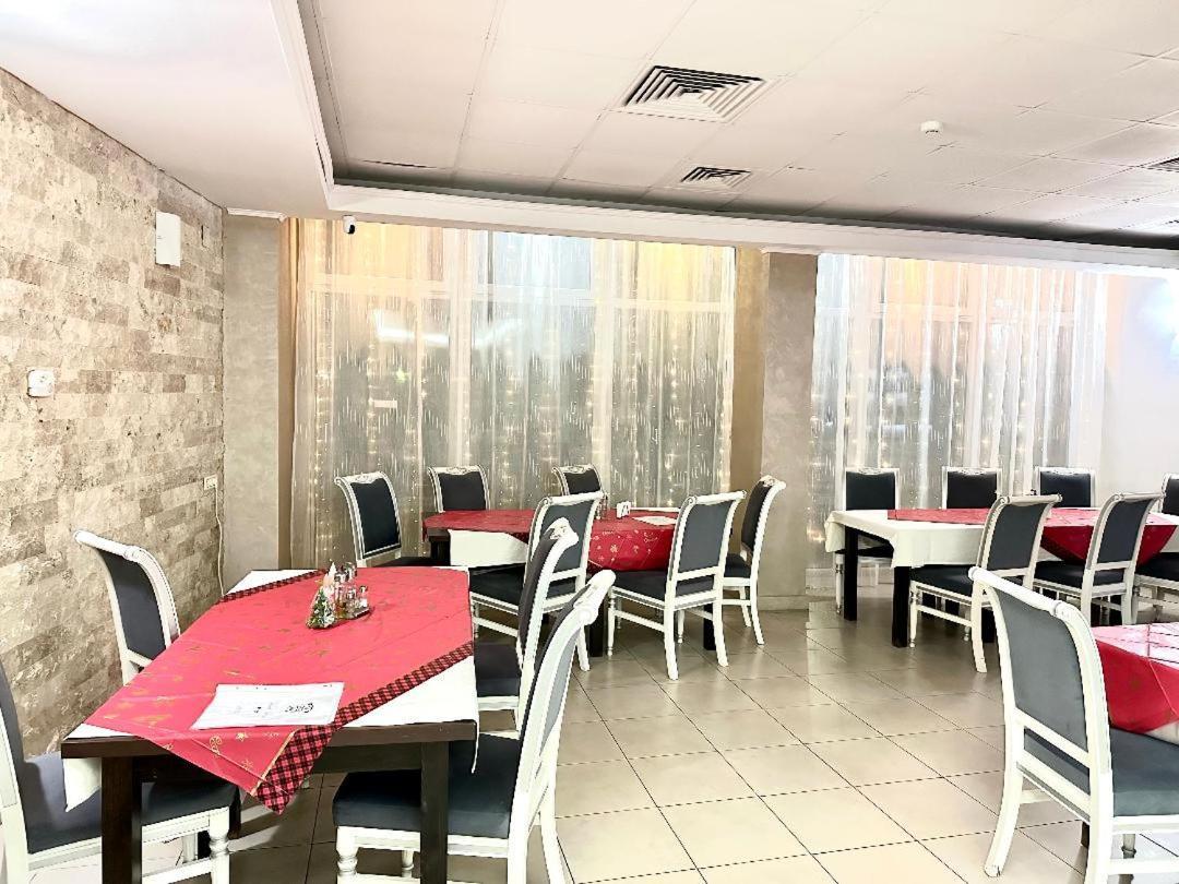 Hotel Riga Arad Bagian luar foto