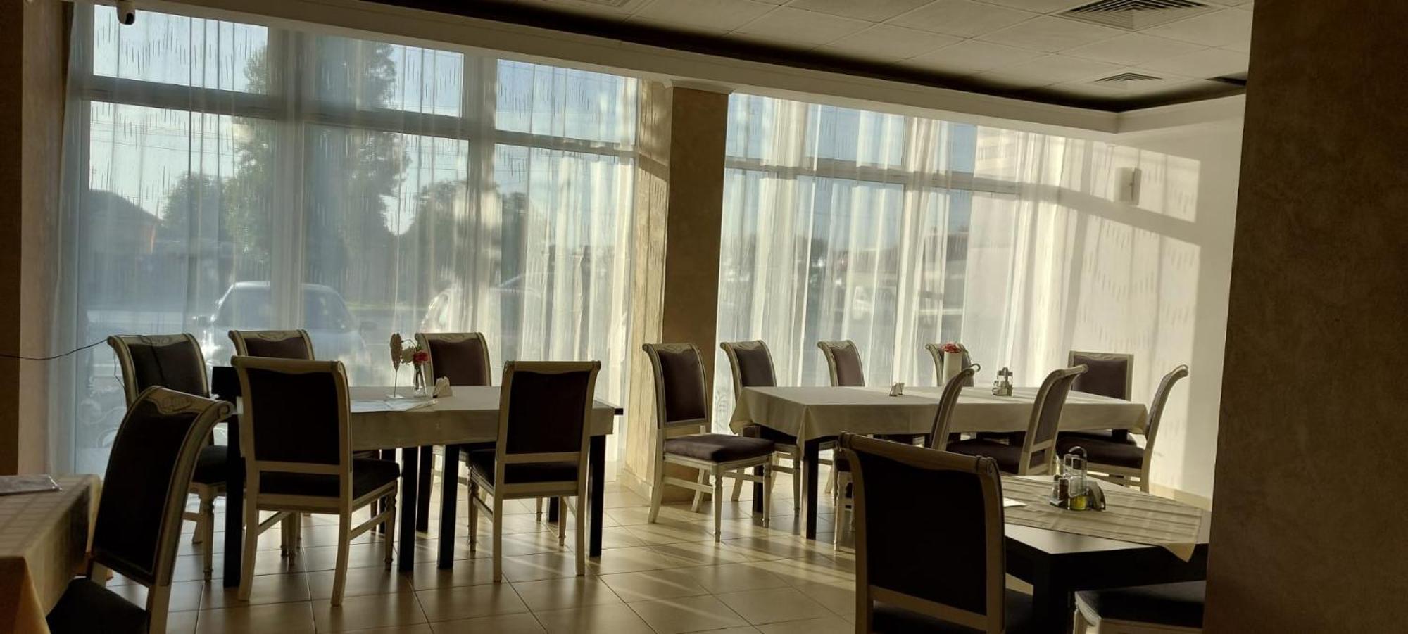 Hotel Riga Arad Bagian luar foto